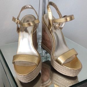 Bebe gold wedge size 6
